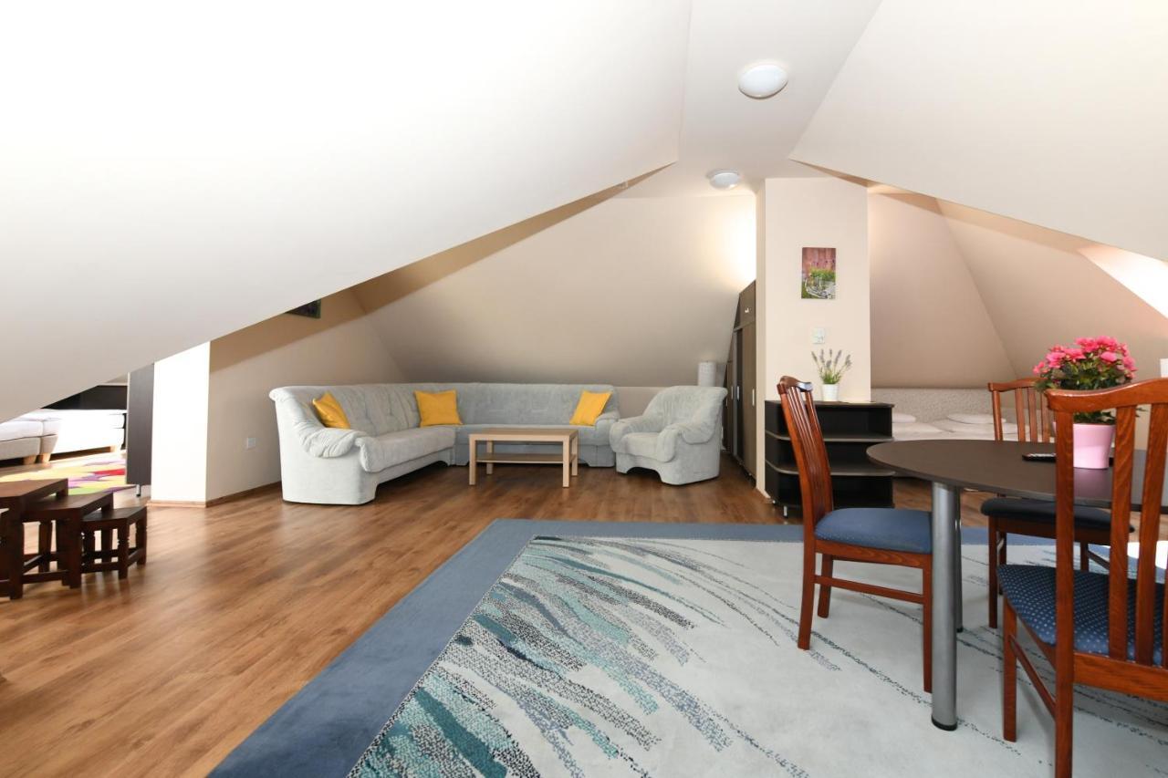 Ezuesthid Hotel Veszprém Εξωτερικό φωτογραφία