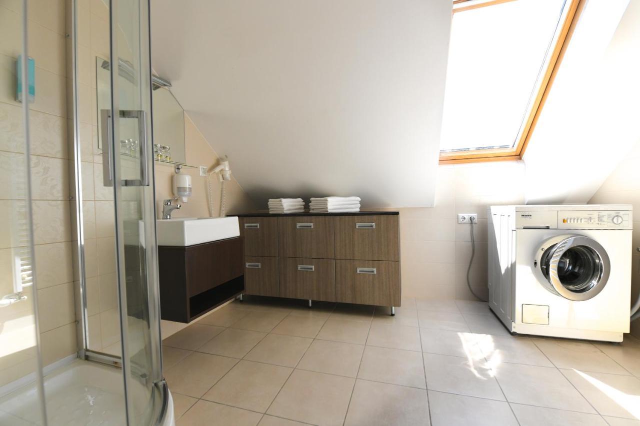 Ezuesthid Hotel Veszprém Εξωτερικό φωτογραφία