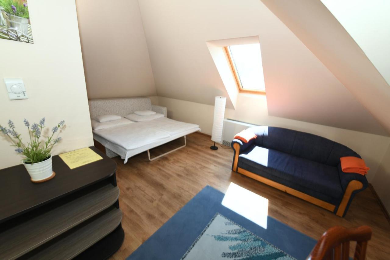 Ezuesthid Hotel Veszprém Εξωτερικό φωτογραφία