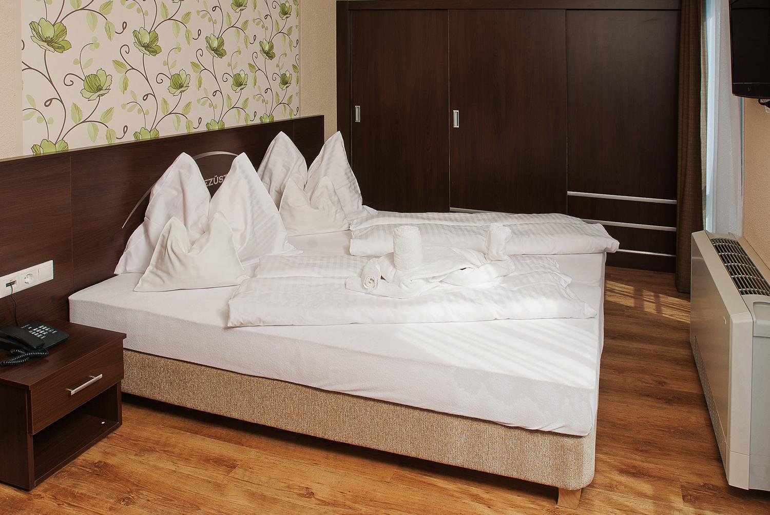 Ezuesthid Hotel Veszprém Εξωτερικό φωτογραφία