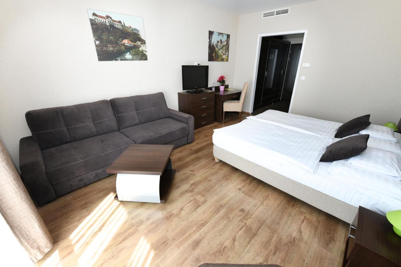 Ezuesthid Hotel Veszprém Εξωτερικό φωτογραφία