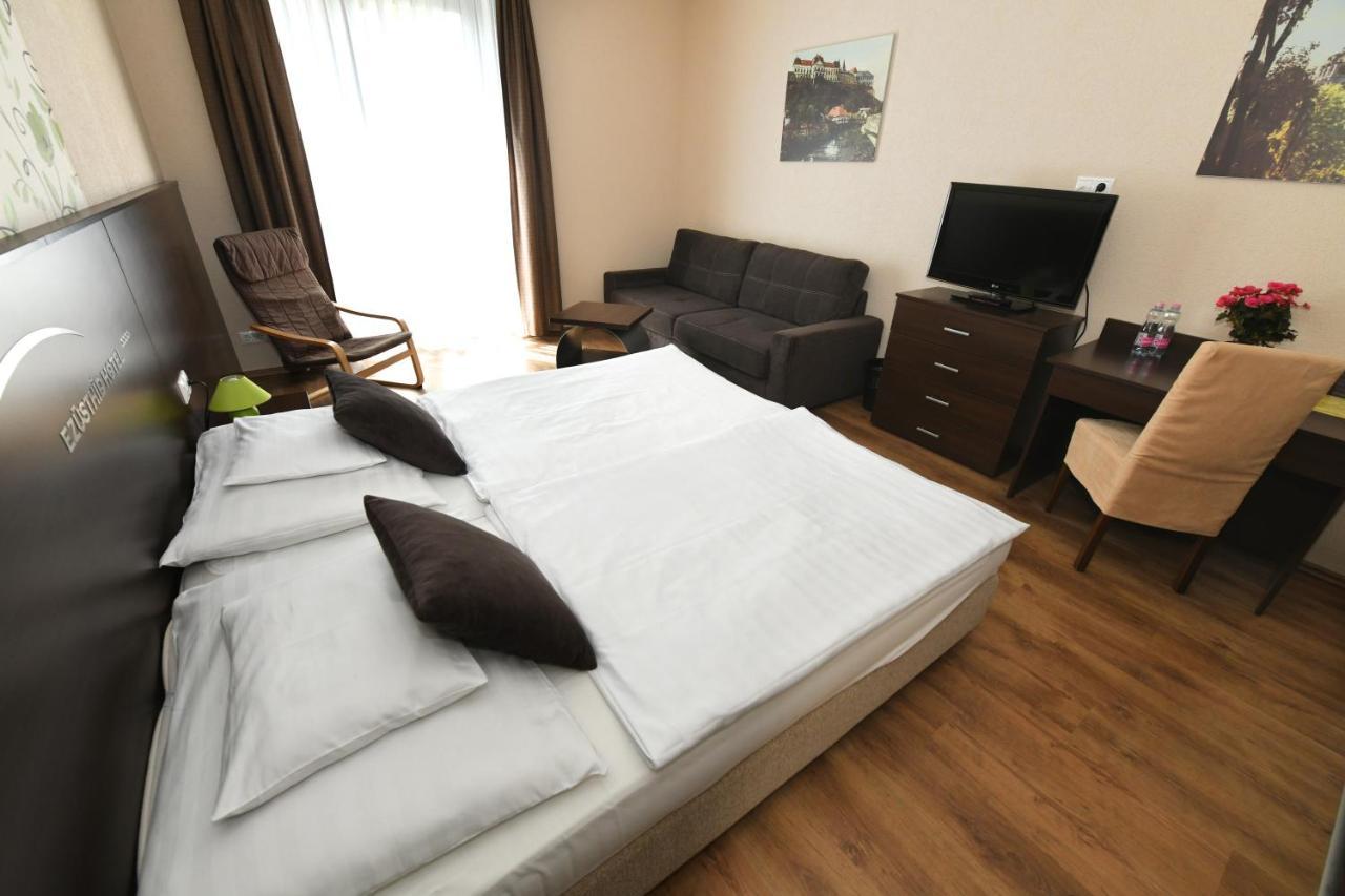 Ezuesthid Hotel Veszprém Εξωτερικό φωτογραφία